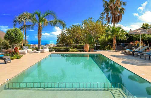 Mathes House | für 17 Personen in Chania, Kreta (West-Kreta) by Interhome