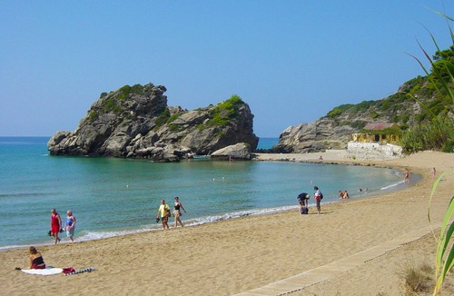 Parelia Apartment | Family Friendly Apartments With a Swimming Pool on Pelekas Beach