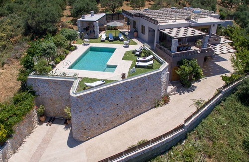 Kolymbari House | Ferienvilla mit Garten, Grill und Terrasse by Interhome
