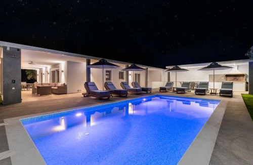 Pefkochori Villa | Garden House Villa