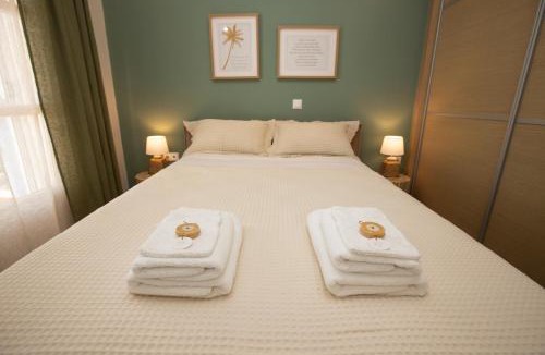 Vissa House | Golden Palm Tree Maisonette