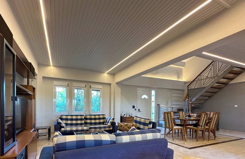 Spata-Artemida House | Gorgeous 8-bedroom House in Artemis town 10 min from airport 200m from the beach