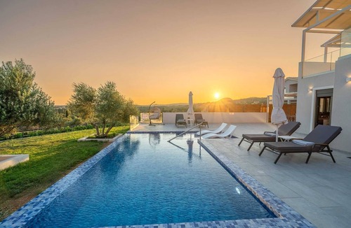 Leivathos Villa | Grand Villa with Private Pool