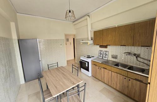 Piraeus House | GRI LAMBRAKI - Room 1 - SHARED APARTMENT - Beautiful Views in The Center Of Piraeus