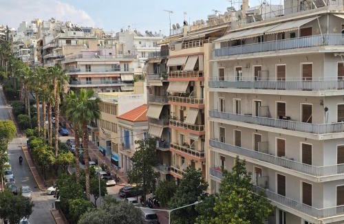 Piraeus House | GRI LAMBRAKI - Room 1 - SHARED APARTMENT - Beautiful Views in The Center Of Piraeus