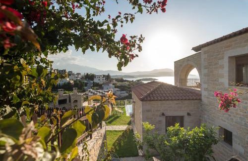 Plaka Villa | Hectoras Villa in Plaka BY APOKORONAS-VILLAS