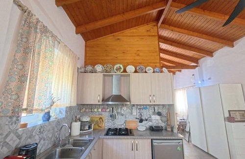 Rafina House | Hibiscus Country House by ΜΡS