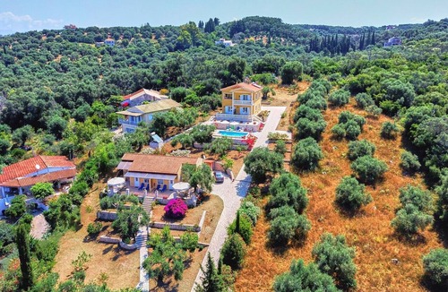 Agios Spyridon Corfu House | Holiday Home "Nora" with 2 Apartments and Shared Pool - Sea Breeze 2