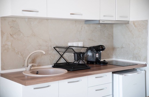 Nea Propontida House | Holiday Home 'One Bedroom Apartment' with Balcony, Wi-Fi and Air Conditioning