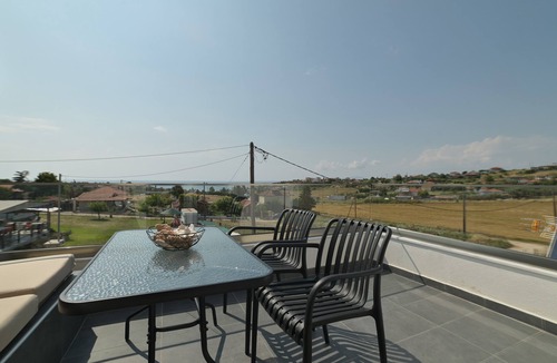 Nea Propontida House | Holiday Home 'One Bedroom Apartment' with Balcony, Wi-Fi and Air Conditioning