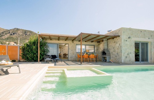 Sfinari House | Holiday villa with private pool in Sfinari
