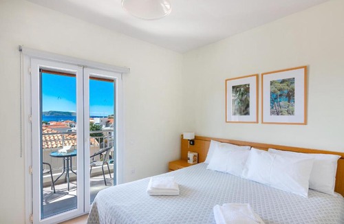 Foinikounta Apartment | Hotel Estia