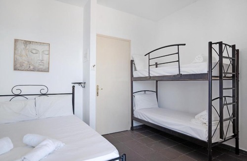 Pidima Kyras Apartment | Iguana studio 10