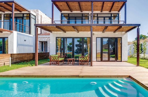 Nea Moudania Villa | Kalma Villa VI, Stunning villa in Nea Moudania w/