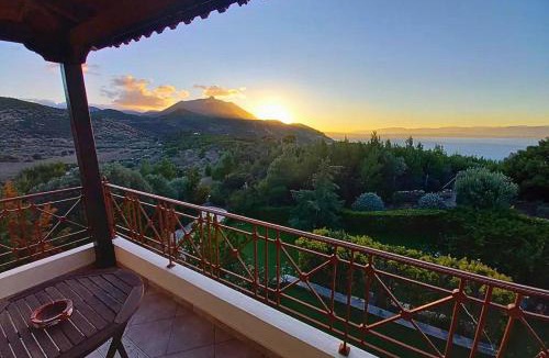 Loutraki-Agioi Theodoroi Villa | Lahtagas Estate - Private Pool & Sea View - Nature