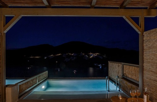 Kithnos Apartment | Lavish Kythnos Suite | Kosmos Suite | Breathtaking Sea Views | Private Pool |.