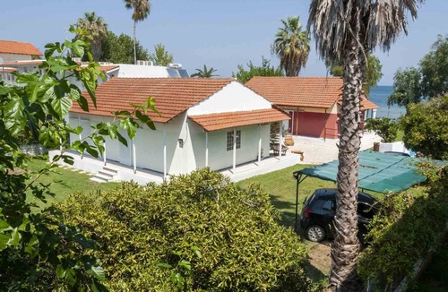 Kavos House | LeMaMi Seafront Bungalows
