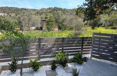 Monopari Apartment | Lemon Tree - Private Garden & View