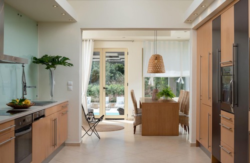 Prines Villa | Levantes Luxury Home - Nature Inspired, Pool & BBQ