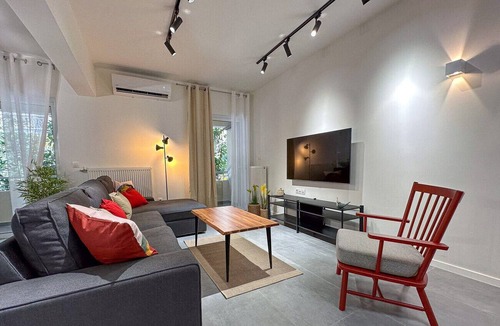 Ilisia Apartment | LIV - Modern Comfort Oasis in Pagrati