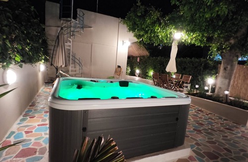 Malia House | Lovely 2-bedroom for up to 5 person house with AC and jacuzzi in beautiful Malia