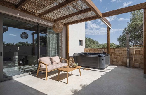 Daratsos House | Lux Suite with Jacuzzi Near Beach