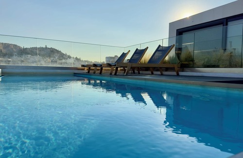Kallithea Apartment | Luxurious Athens Retreat | Shared Pool & Gym by TT Luxury Homes