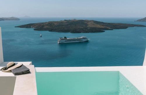 Fira Villa | Luxury Grand Santorini Villa 3 Bedrooms Unforgettable Caldera Sea Views