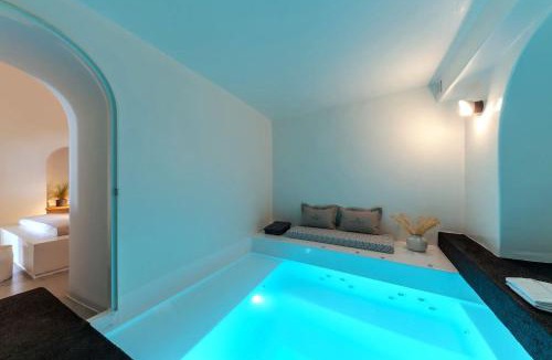 Fira Villa | Luxury Grand Santorini Villa 3 Bedrooms Unforgettable Caldera Sea Views