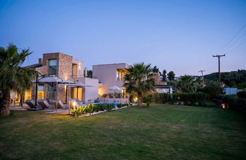 Pefkochori Villa | Luxury Seaside 4BR Villa | Private Pool & BBQ | 150m to the Beach | Pefkohori