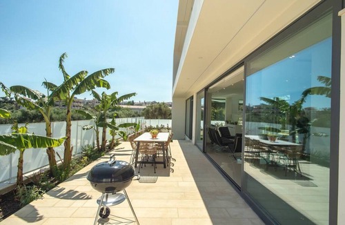 Daratsos Villa | Luxury Villa Mirror - 200meters from the beach!