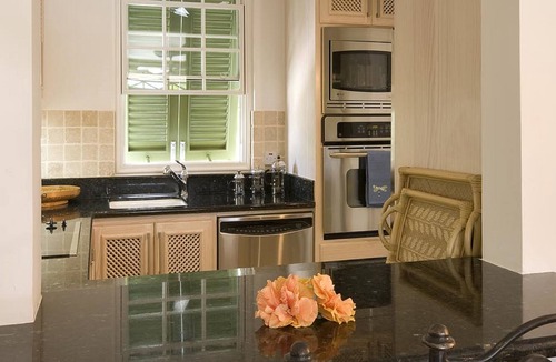 Prospect Apartment | Luxury West Coast 3 Bed Apartment with Private Pool and Path to Beach