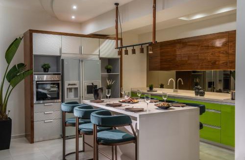 Hersonissos Centre House | Maison De Mare, 4BR Central Luxury Beach Residence