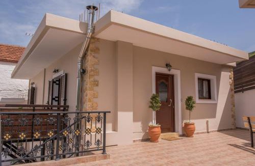 Elos House | Marika Traditional Home