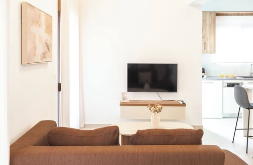 Ierapetra Apartment | Marikas bright and luxury apartment with balcony in ierapetra