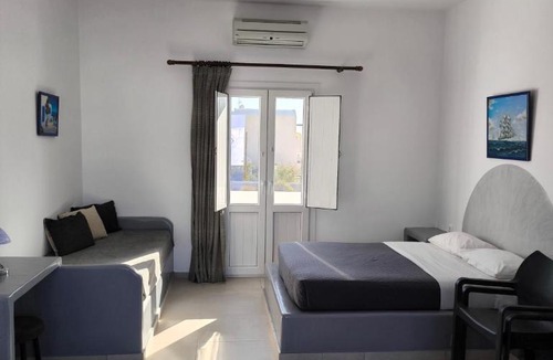 Perivolos Apartment | Mary Rooms