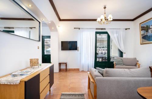 Vlychadia Apartment | Marys Beachfront Villa