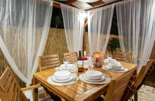 Ipsos House | Maximos House - Two Bedroom House, Sleeps 7