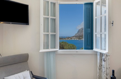 Mirties Apartment | Melina's Sunset – Beautiful Studio with Sea View, Private Terrace, Wi-Fi & Air Conditioning