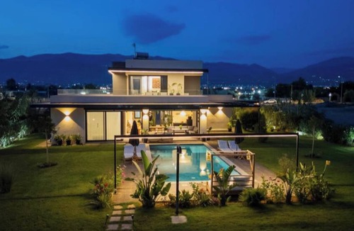 Akovitika Villa | Modern Private Pool Villa Walk to Beach