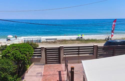 Agia House | Modern seaside maisonette 130 m2 Oikia Litsas Paliouria Larissas
