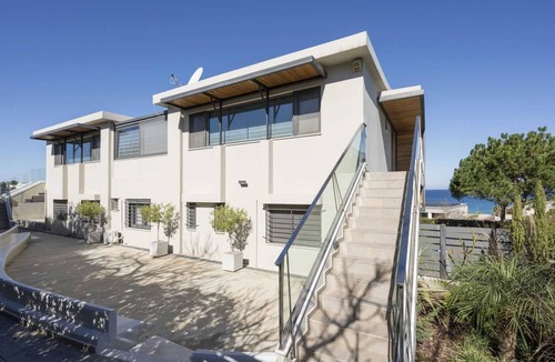 Daratsos Villa | Modern villa w/pool, near beach & city centre