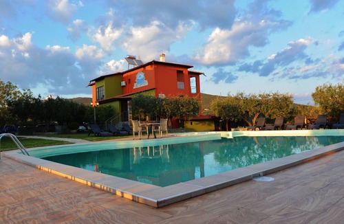 Gerakini Apartment | Modernes Studio für 3 Personen, Pool- und Gartenblick by Interhome