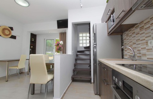 Haraki House | !NEW! - Haraki Beach Home - Haraki Beauty
