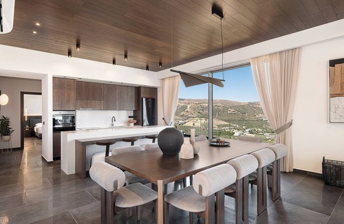 Kissamos Villa | New Luxury villa with infinity pool close to the city