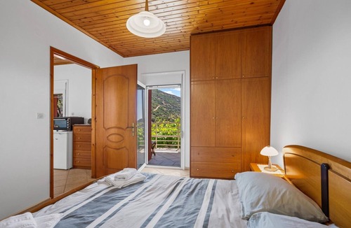 Livadia House | Nick s Apartment in Kambos