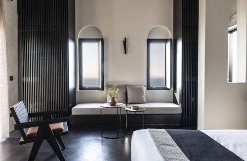 Kamari Hotel | Nimbus Santorini