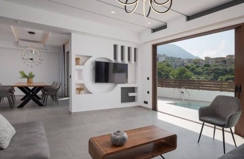 Paralia Kourna House | O-Cyanea Villa: Luxurious 4-Bedroom Retreat with Heated Pool in Kournas