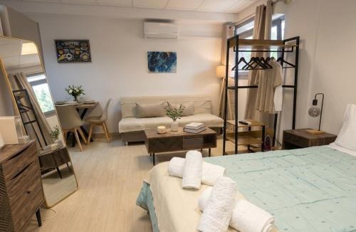 Vardaris Apartment | Odyssey 9 Urban Studio 55m from Μetro
