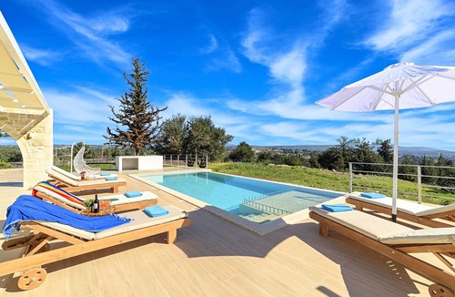 Nipos Villa | Orientem Villa Heated Pool